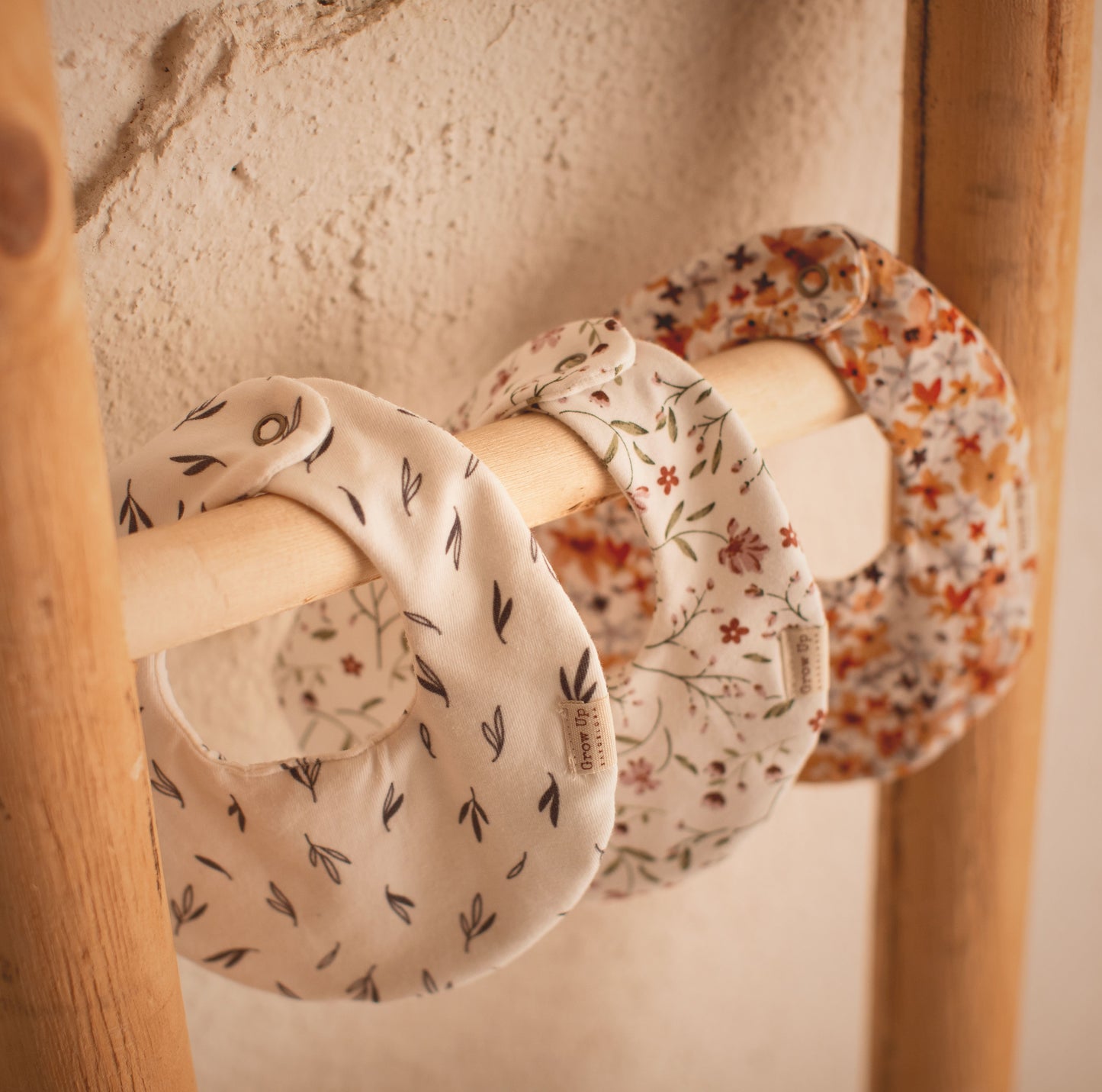 Round bib. Spring