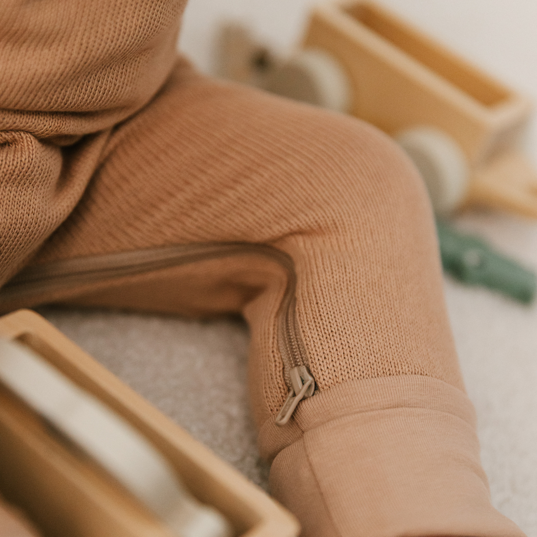 Mono ajustable. Tricot nude